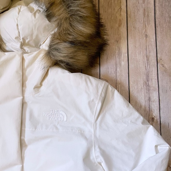 The North Face Women’s Arctic Parka Waterproof Coat In Gardenia White - Picture 3 of 9